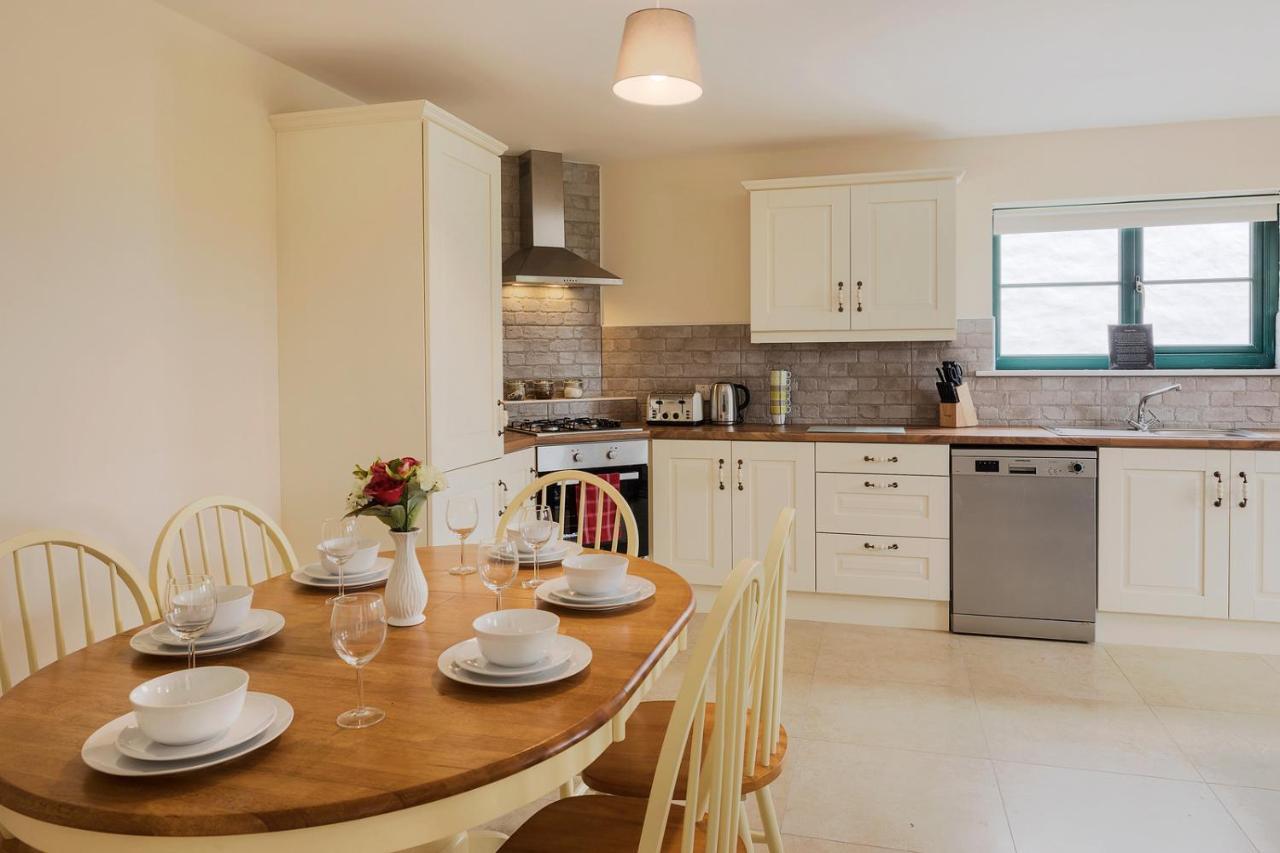 Ramelton Oakwell Holiday Village מראה חיצוני תמונה