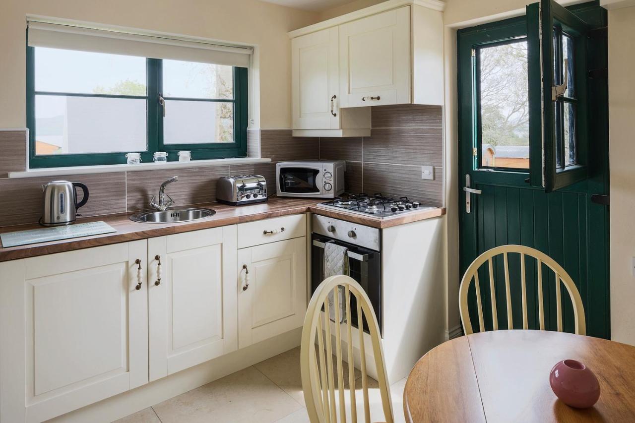 Ramelton Oakwell Holiday Village מראה חיצוני תמונה